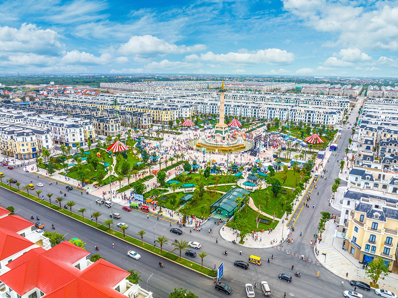 Toàn cảnh đô thị Ocean City với quảng trường trung tâm và dãy nhà thấp tầng